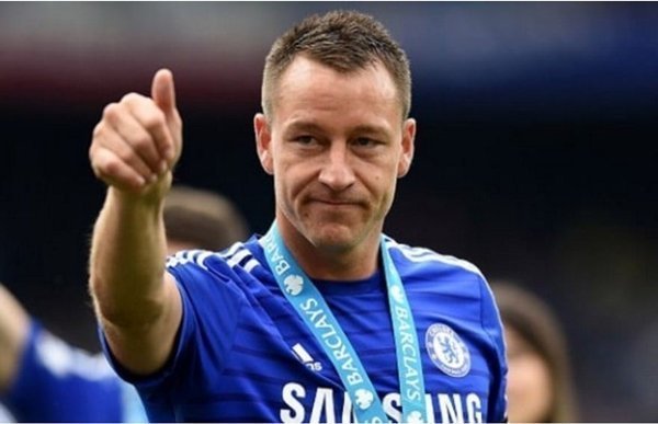 Terry có thể tiếp tục sự nghiệp tại Premier League trong màu áo M.U