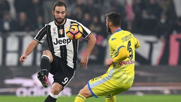 Pescara gặp Juventus là cuộc chiến giữa vực sâu và đỉnh cao