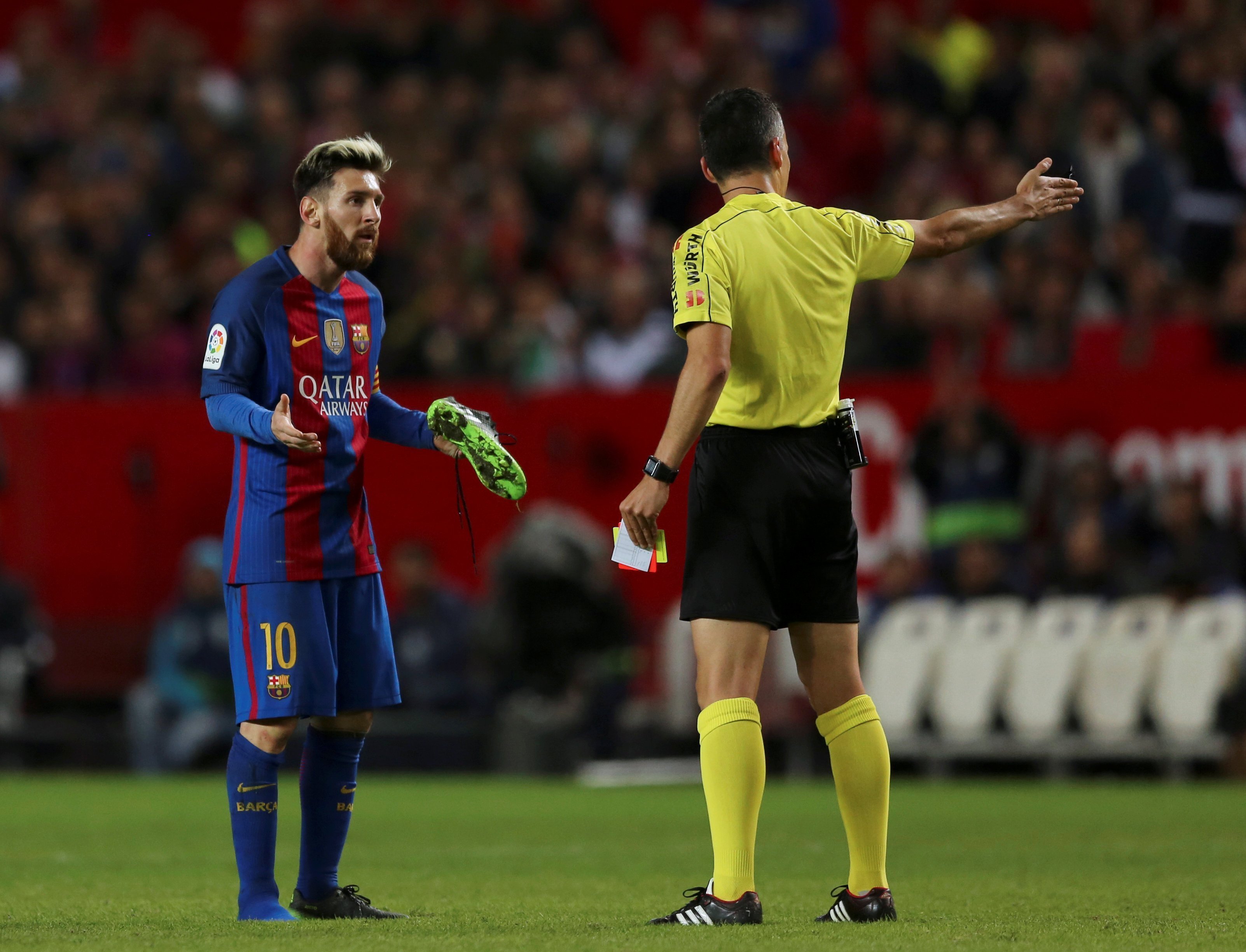 Trút giận hộ Messi?