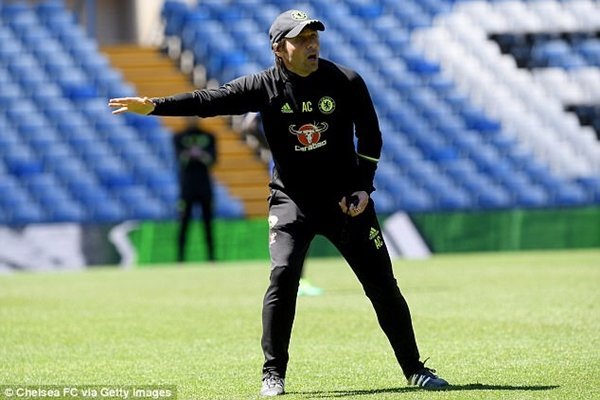 Chelsea thở phào nhẹ nhõm về tương lai của Conte Antonio-Conte-Chelsea-gia-han-hop-dong-Stamford-Bridge