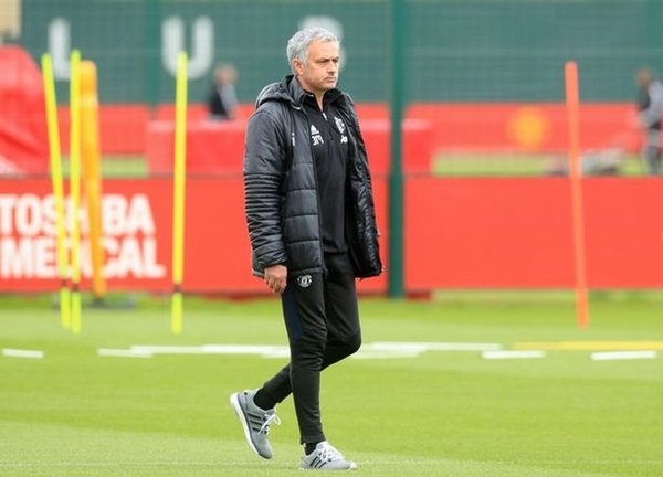 Jose Mourinho thay đổi kế hoạch tập luyện cho trận chung kết Europa League vì lo ngại chiến thuật bị rò rỉ