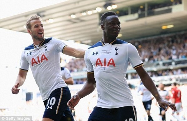 Victor Wanyama ghi bàn thắng mở tỷ số sớm cho Tottenham