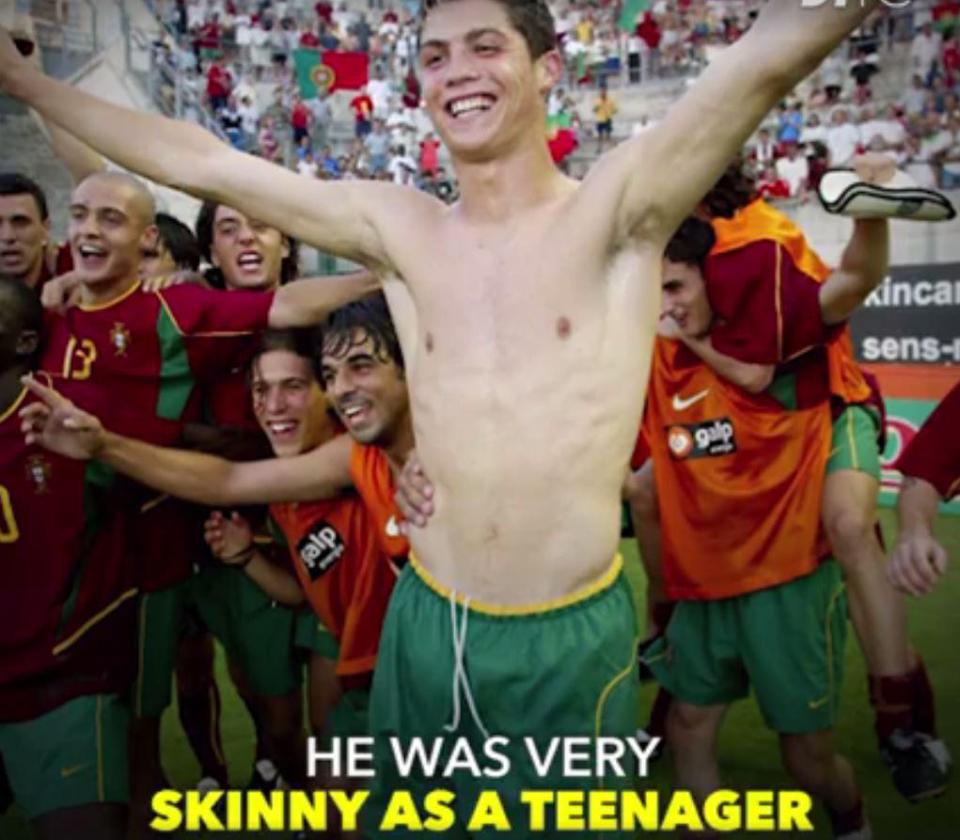 Hồi trẻ trông Ronaldo rất mảnh khảnh