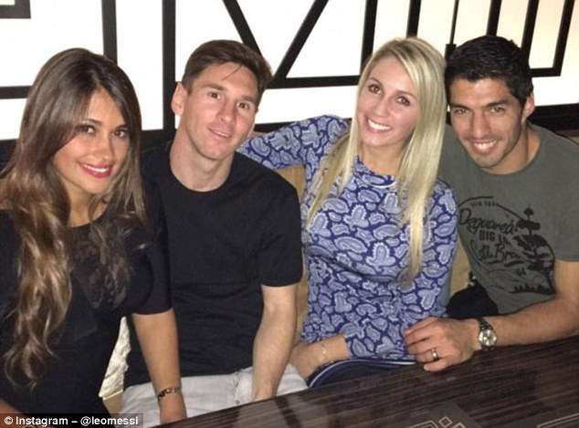 Vợ chồng Messi và vợ chồng tiền đạo Luis Suarez