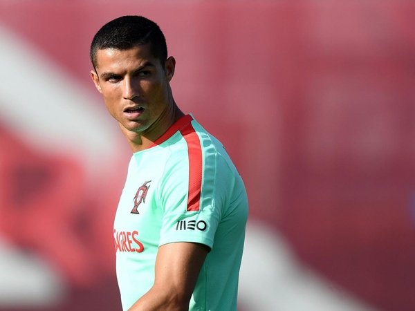Cuộc tranh cãi về scandal gian lận thuế khiến Cristiano Ronaldo lên kế hoạch rời Real Madrid