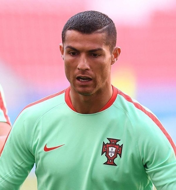 Ronaldo thỉnh cầu người đại diện Jorge Mendes đàm phán để anh trở lại Old Trafford