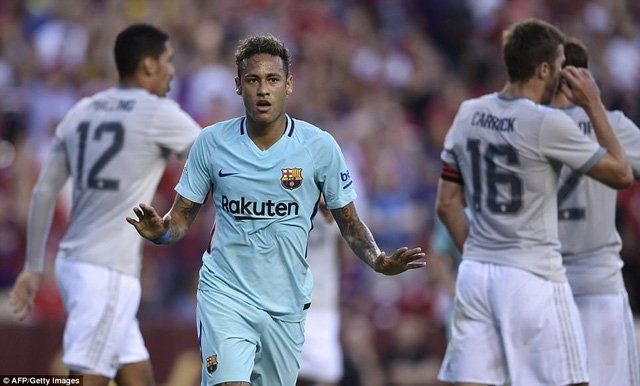 Neymar đang là tâm điểm chú ý, sau những tin đồn sẽ rời Barcelona mùa hè này