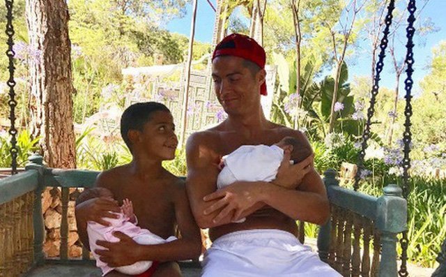 C.Ronaldo kiếm bộn tiền từ quảng cáo trên Instagram