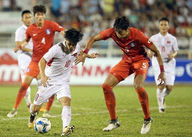 Công Phượng có thể thua về thể hình trước các hậu vệ U22 Hàn Quốc.