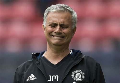 Man Utd của Mourinho chưa ổn định đội hình trong khi mùa giải mới sắp khởi tranh.