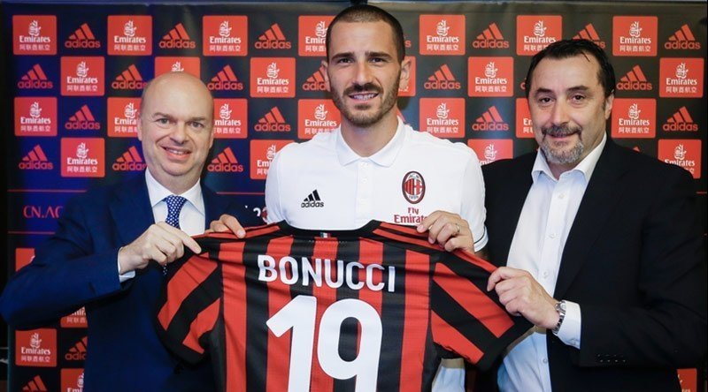 Bonucci vừa có lễ ra mắt chính thức Milan