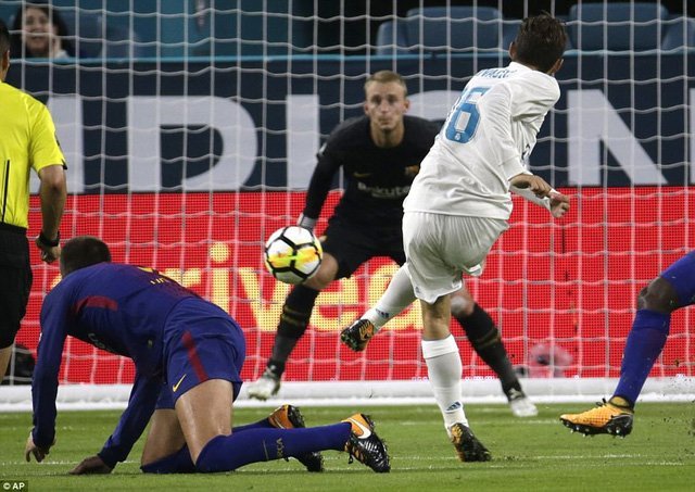 Kovacic rút ngắn tỷ số xuống 1-2 cho Real Madrid