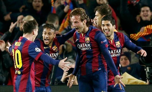 Rakitic chia vui một bàn thắng với Messi, Neymar và Suarez