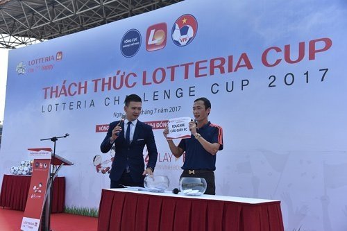 Danh thủ Đặng Phương Nam trò chuyện với các tài năng tương lai của bóng đá Việt về tinh thần thể thao Fair Play