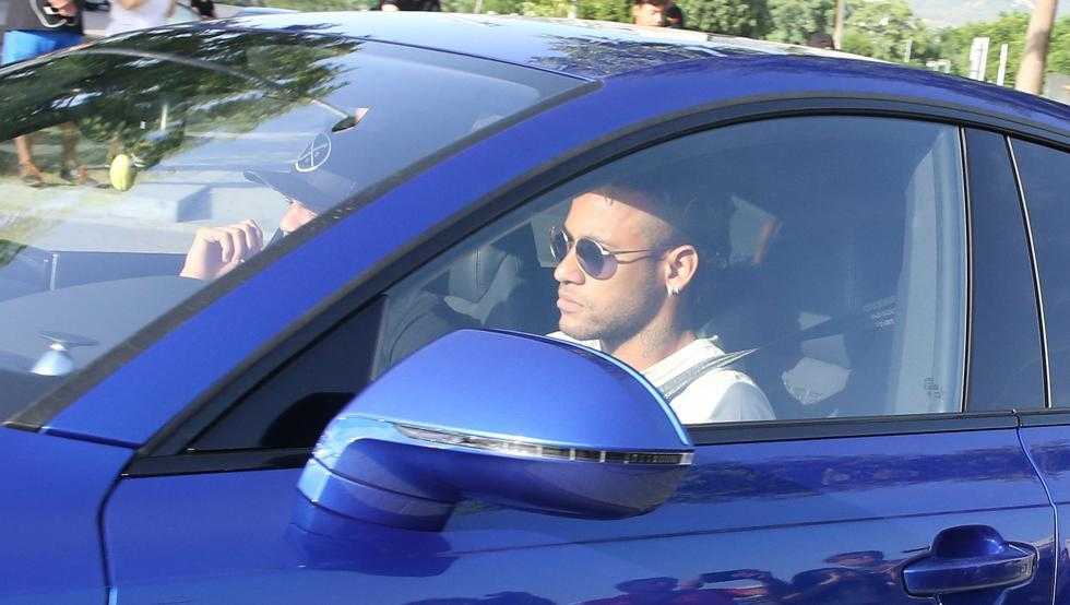 Neymar tạm biệt đồng đội, nghỉ tập để sang PSG