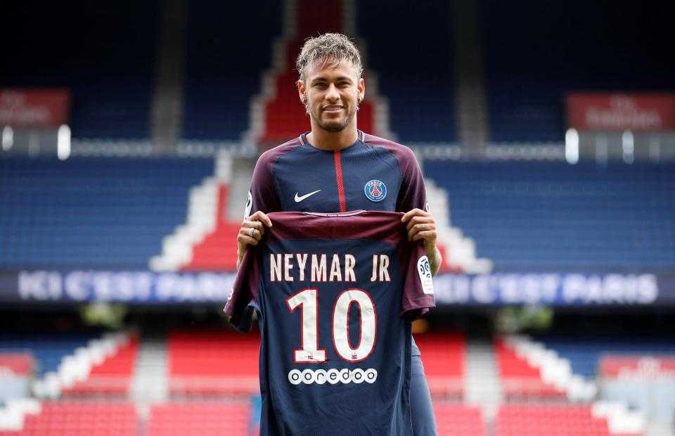 Ngôi sao đắt giá nhất hành tinh - Neymar vừa có màn ra mắt hoành tráng tại Paris