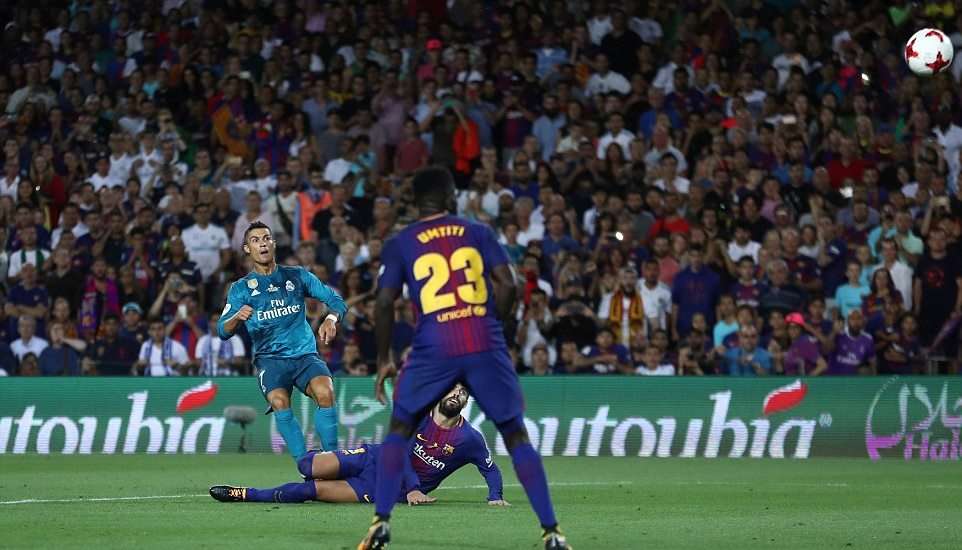 Ronaldo lập siêu phẩm vào lưới Barca