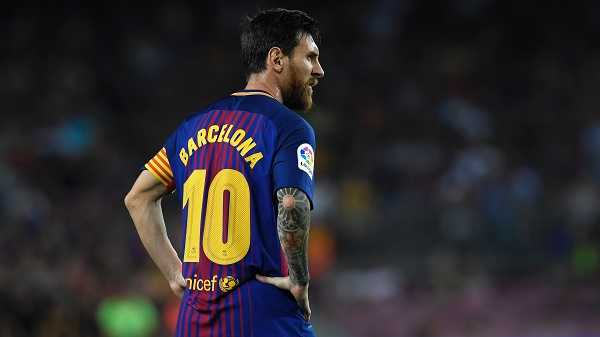Chán nản Barca, Messi tạo cú sốc, MU kí hợp đồng mới với Ibra