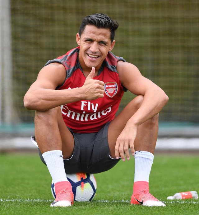 Sanchez trở lại Arsenal tập luyện sau thời gian nghỉ ngơi