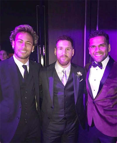 Vào thời điểm đi Argentina dự đám cưới Messi, Neymar chốt xong các điều khoản cá nhân với PSG. 