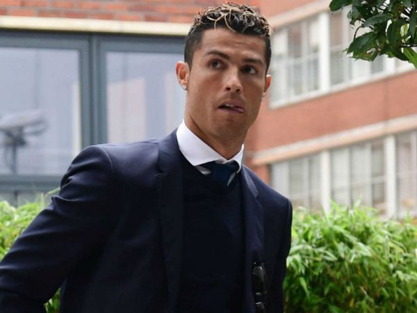 Ronaldo đang gặp rắc rối về thuế tại Tây Ban Nha