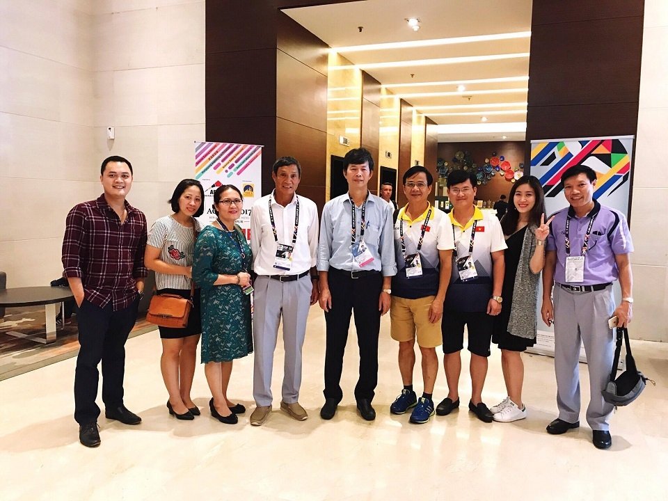 Cộng đồng người Việt tại Malaysia chỉ gặp được HLV Mai Đức Chung và thành viên đội tuyển nữ Việt Nam