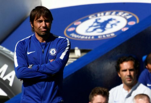 Conte đứng trước cỗ máy xay huấn luyện viên nổi tiếng Ngoại hạng Anh là Chelsea. 