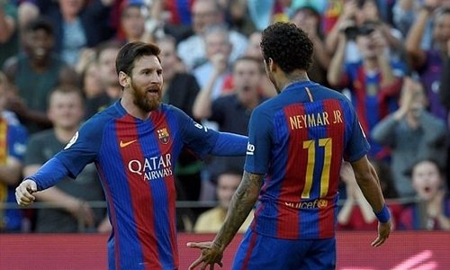 Messi và nhiều trụ cột Barca như Suarez, Pique đã cố thuyết phục Neymar ở lại