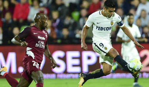 Falcao tiếp tục ghi bàn, Monaco đứng đầu Ligue 1