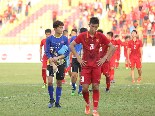 Thủ Môn Phí Minh Long (22) bị dư luận cho rằng không xứng đáng được tập trung đội tuyển quốc gia