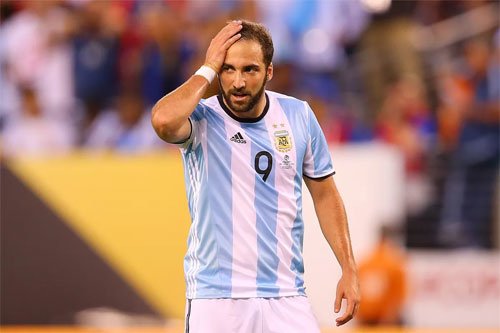 Higuain sẽ vắng mặt ít nhất hai trận tới của Argentina. 