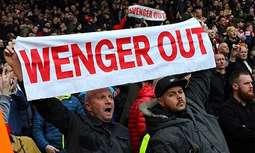 Áp lực chỉ trích từ người hâm mộ khiến Wenger có lúc xao nhãng ở Arsenal mùa trước, khiến đội bóng bị ảnh hưởng.