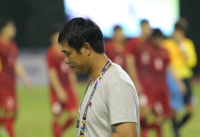 HLV Hữu Thắng không bắt tay cầu thủ sau trận hòa U22 Indonesia