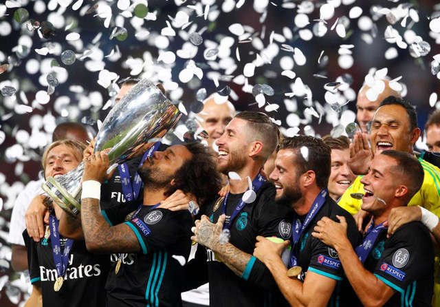 Trái ngược với hình ảnh ấy, Real Madrid tưng bừng ăn mừng chức vô địch