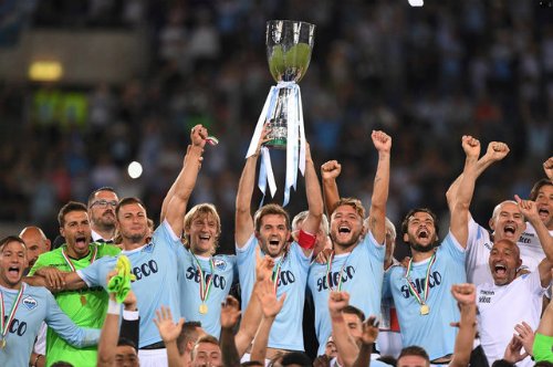 Lazio nâng cao danh hiệu đầu tiên của mùa giải mới