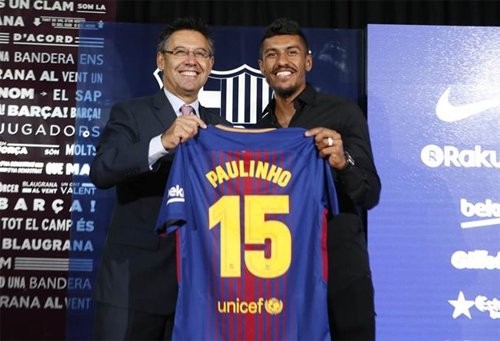 Paulinho mang áo số 15 tại Barca.