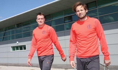 Jones và Blind bị phạt vì vi phạm quy định chống doping của UEFA.