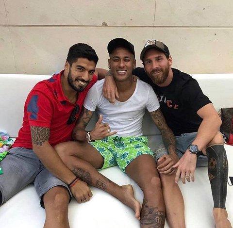 Bức ảnh được đồng loạt cả cầu thủ Messi, Suarez và Neymar đăng trên trang Instagram cá nhân  