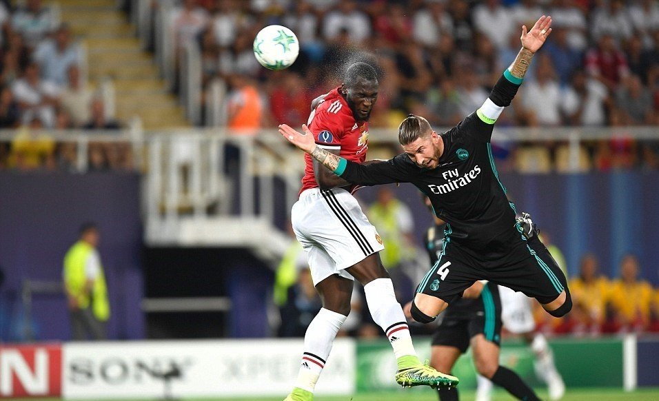 Nếu đá 3-5-2, Mourinho cần thêm một tiền đạo đẳng cấp nữa để chia sẻ gánh nặng ghi bàn với Romelu Lukaku.