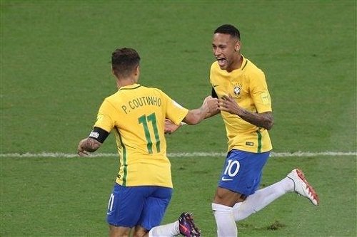 Neymar khuyên Coutinho chớ gia nhập Barca