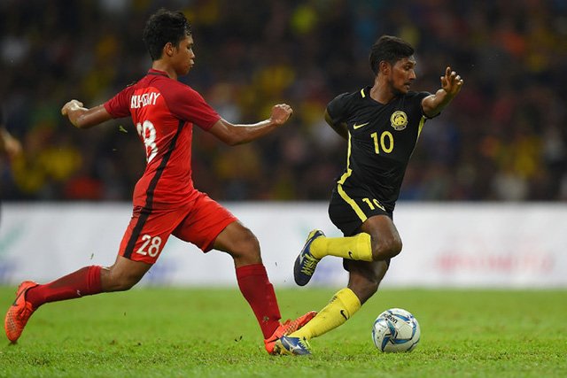 U22 Malaysia (áo đen) giành chiến thắng thứ 2 liên tiếp ở SEA Games