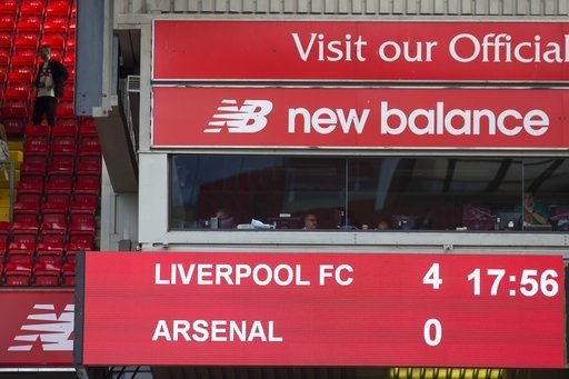 Arsenal thua tủi hổ tại Anfield
