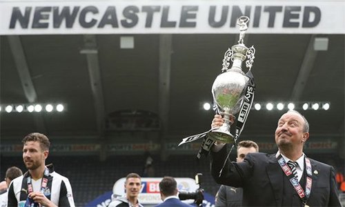Benitez là công thần của Newcastle khi đưa đội bóng đến chức vô địch giải Hạng nhất và trở lại chỉ sau một năm rời xa Ngoại hạng Anh.