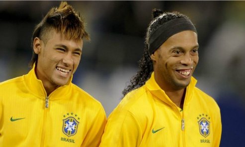 Neymar không thể đứng ngang hàng với những đàn anh như Ronaldinho nếu không chạm tay vào danh hiệu Cầu thủ hay nhất thế giới.