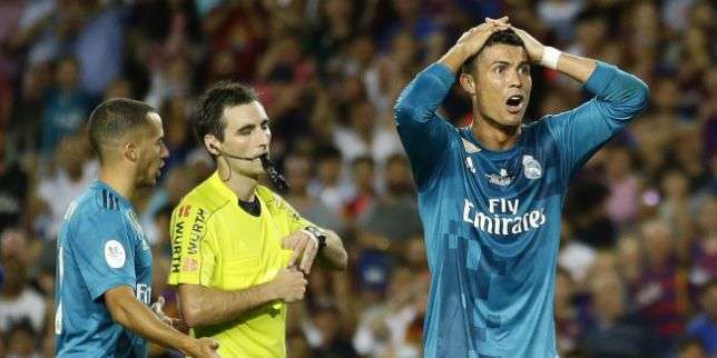 Phản ứng của Ronaldo sau khi biết bị đuổi khỏi sân