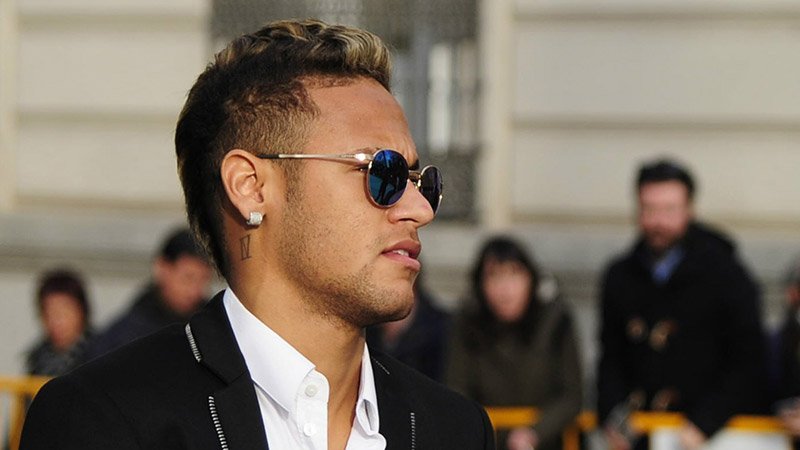 Neymar đam mê cuồng nhiệt những đôi bông tai