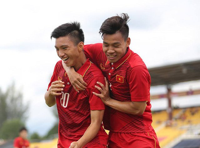 Đoàn Văn Hậu (số 20) là cầu thủ trẻ Việt Nam trẻ nhất lập cú đúp ở trận ra mắt Sea Games
