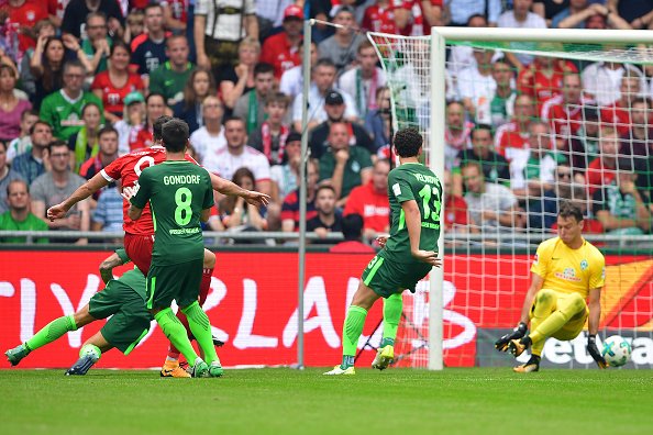  Vài phút sau, Lewandowski ấn định tỉ số 2-0 cho đương kim vô địch Bayern.