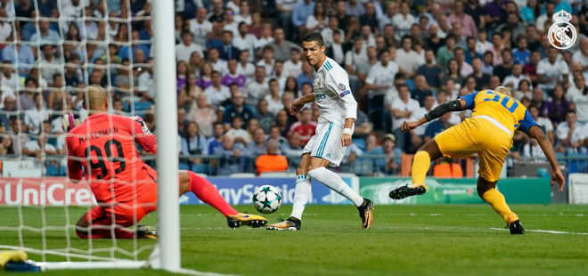 Ronaldo "nổi điên", Real Madrid dành chiến thắng dễ dàng
