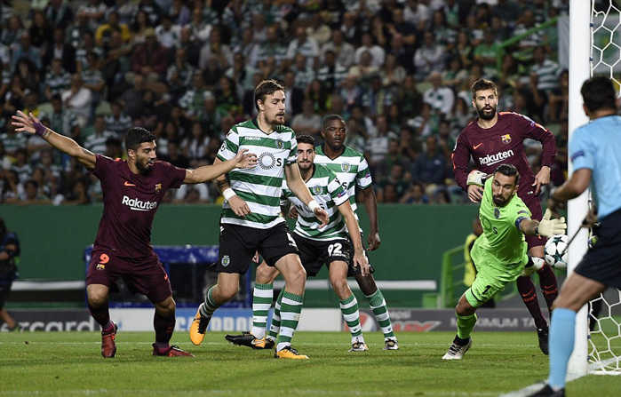 Messi câm nín, Barca thắng may mắn Sporting Lisbon